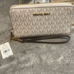 Michael Kors Purse Wallet Jet Set
Travel Continental Vanilla